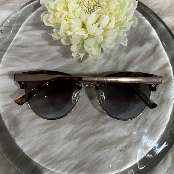 NEW Nanette Lepore Cat Eye Metal Frame Gradient Sunglasses Tortoise Gold NN201 - Picture 6 of 12